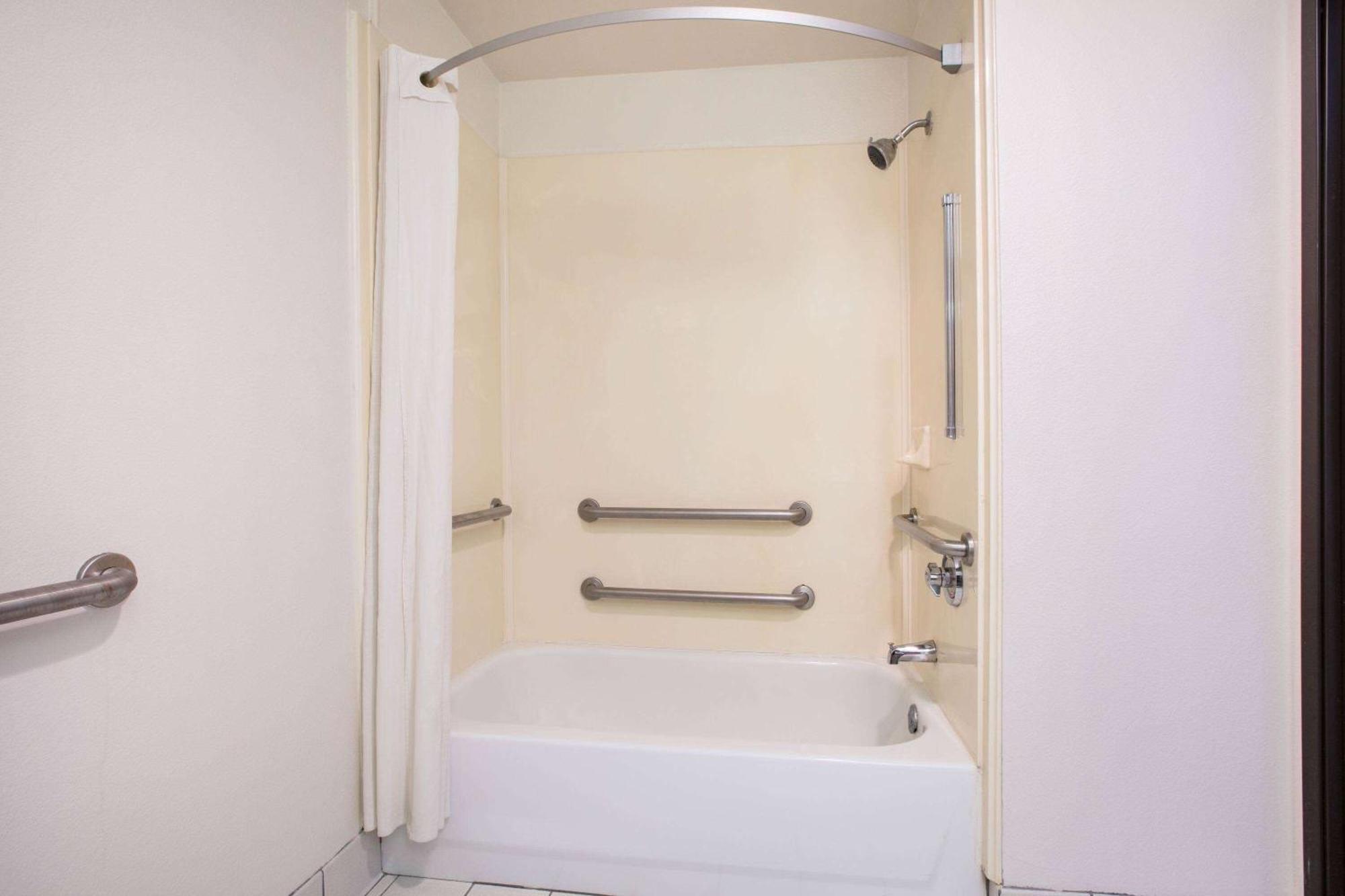 ซูเปอร์ 8 บาย วินด์แฮม การ์แลนด์ นอร์ท ดัลลัส แอเรีย Hotel ภายนอก รูปภาพ