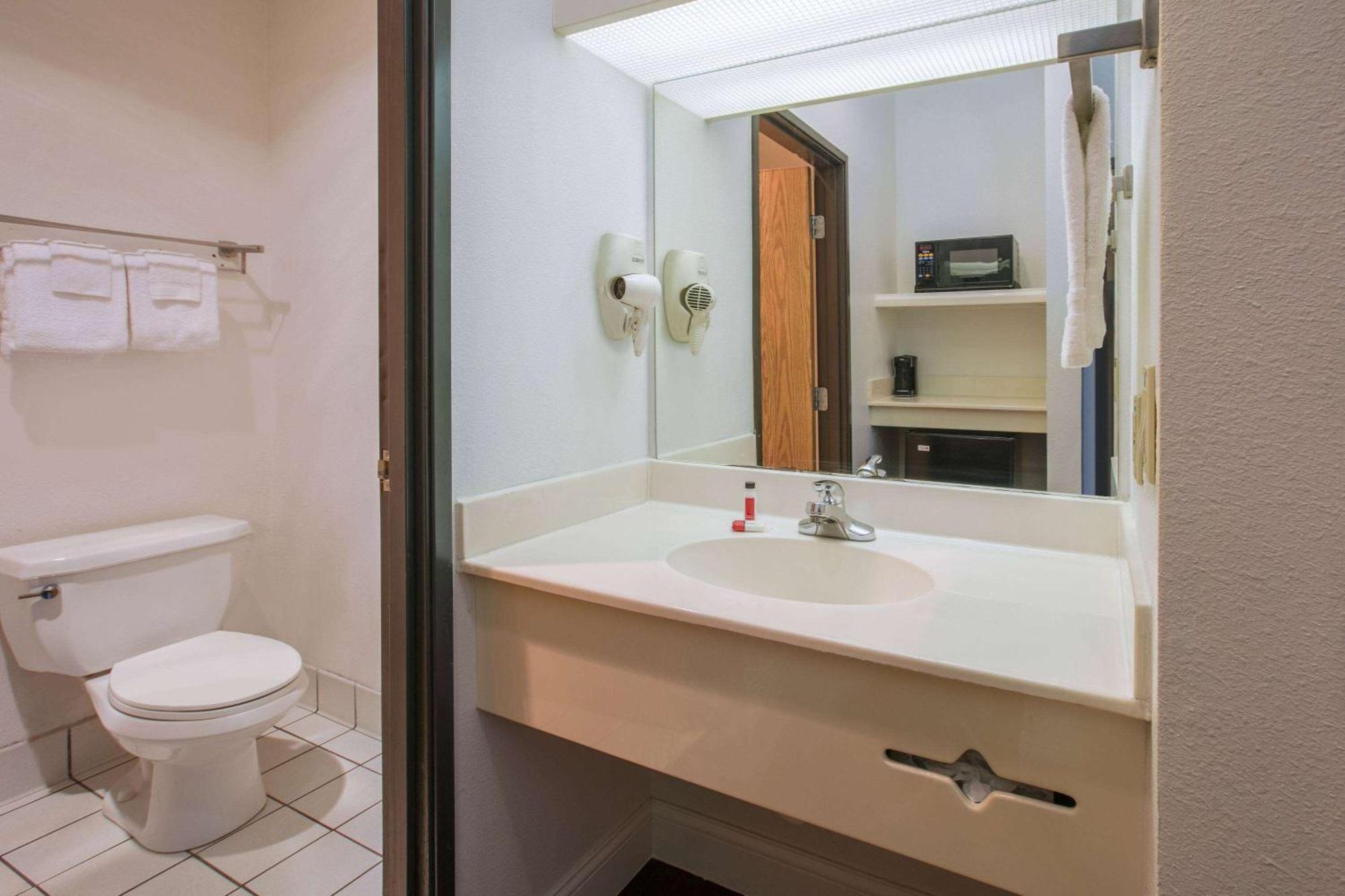 ซูเปอร์ 8 บาย วินด์แฮม การ์แลนด์ นอร์ท ดัลลัส แอเรีย Hotel ภายนอก รูปภาพ